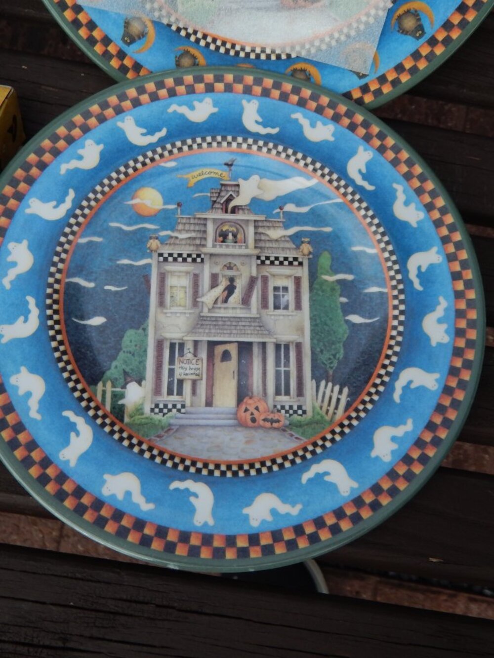 NEW Set of 4 Debbie Mumm Haunted House MELAMINE Salad/Dessert Plates NEW IN BOX